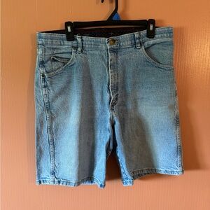 Wrangler Men’s Denim Shorts with Stretch Waistband – Size 36